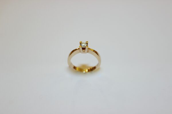 Solitaire ring med W.SI diamant
