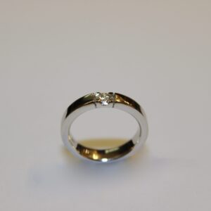 Alliancering 14 kt hvidguld med diamant
