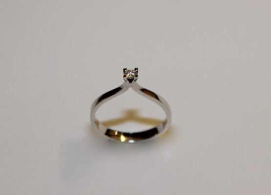 Solitaire ring 14 kt hvidguld 0,10 W.SI diamant