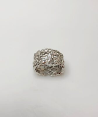 "Blomster ring" hvidguld med 3 diamanter