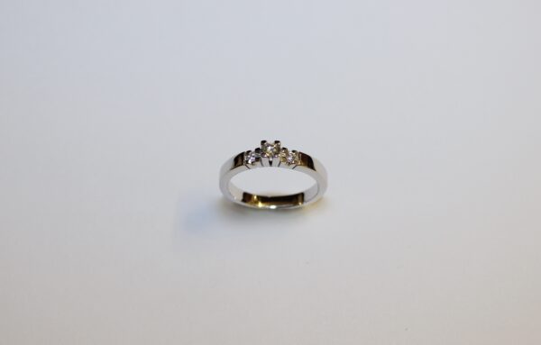 Alliance Solitaire ring i 14 kt hvidguld