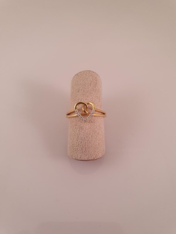 14 kt guld hjertering med diamanter