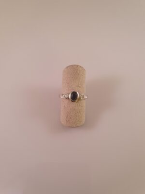 Hvidguldsring med Safir og diamant