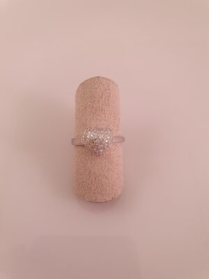 Hvidguldsring med diamanter