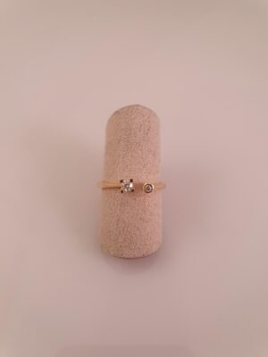 Guld ring med diamanter