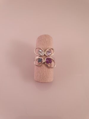 Hvidgulds ring med ægte sten