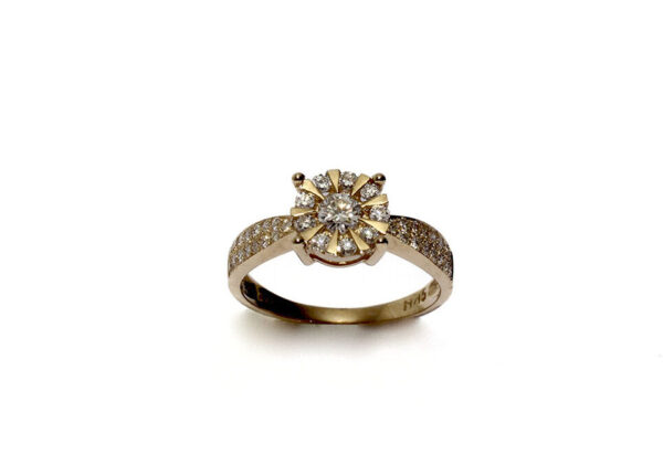 14 kt ring med diamanter