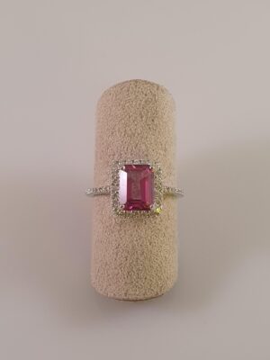 Hvidguldsring med Ametyst og diamanter