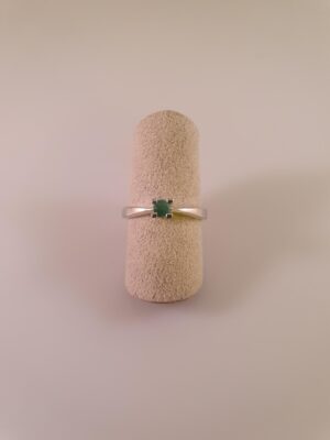 Hvidguldsring med smaragd