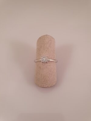 Hvidguldsring med diamanter