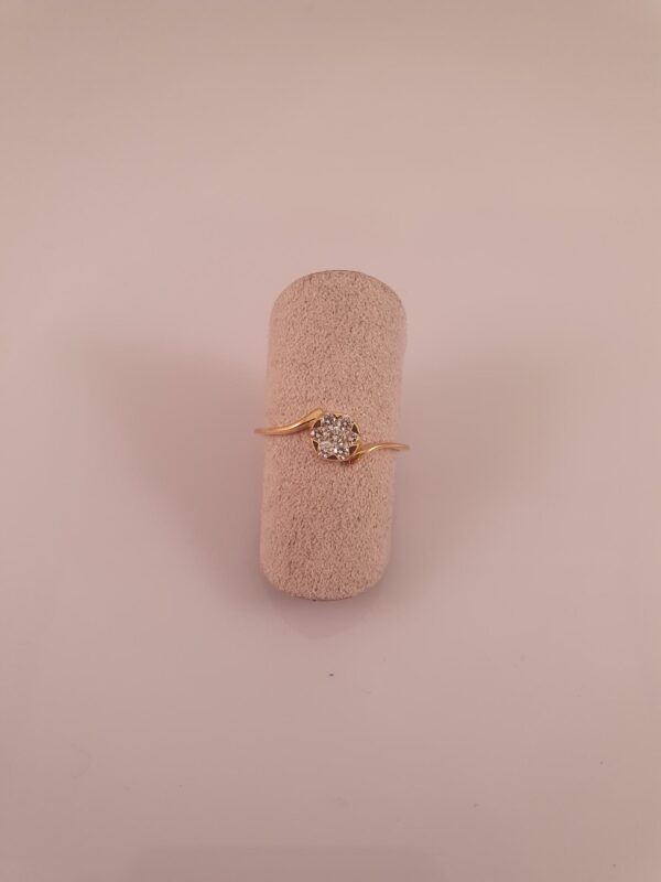 Guldring med diamanter