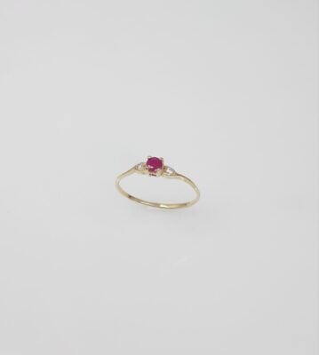 Guldring med Rubin