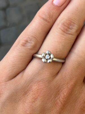 Ole Lynggaard 14kt Hyldeblomst ring med 1x0,02ct brillant