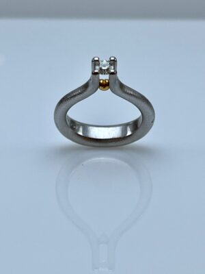 Ole Lynggaard 18kt Solitaire ring med 1x 0,25ct diamant
