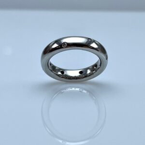 Ole Lynggaard 18kt hvidguldsring med 0,16ct brillanter