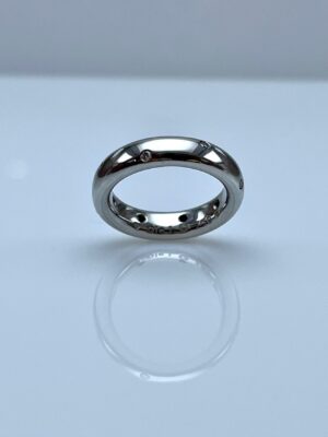 Ole Lynggaard 18kt hvidguldsring med 0,16ct brillanter