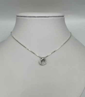 SKN 14kt hvidguld hjerte vedhæng med diamanter