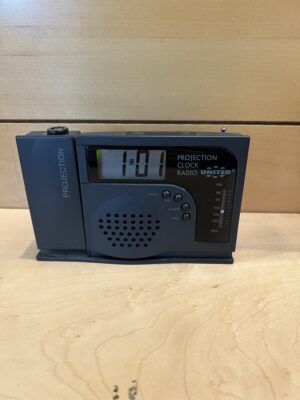 United URR9440 – Radioalarm med Projektion