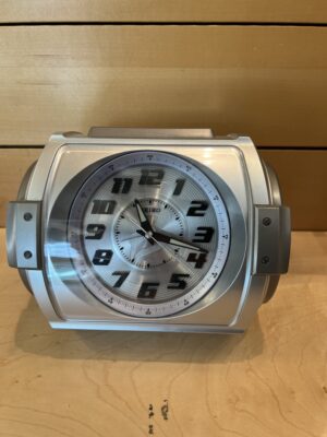 Seiko QXP002S bordur med alarm – Club Beat analog